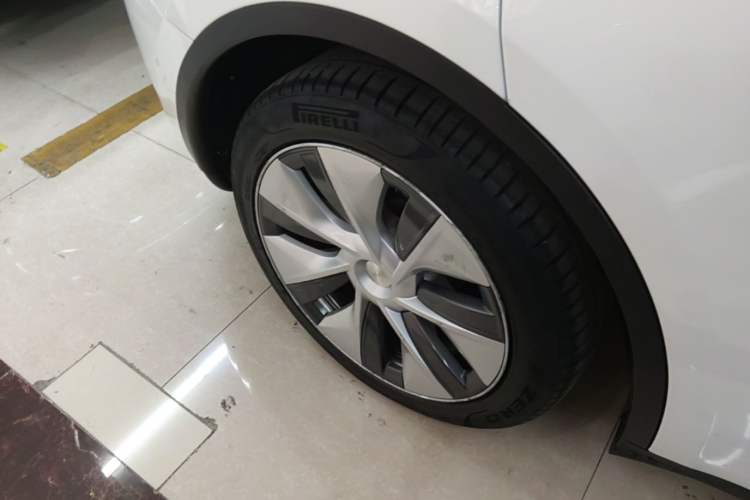 Used Tesla Model Y 2022 Rear-Wheel-Drive Version Right Rear Wheel Hub