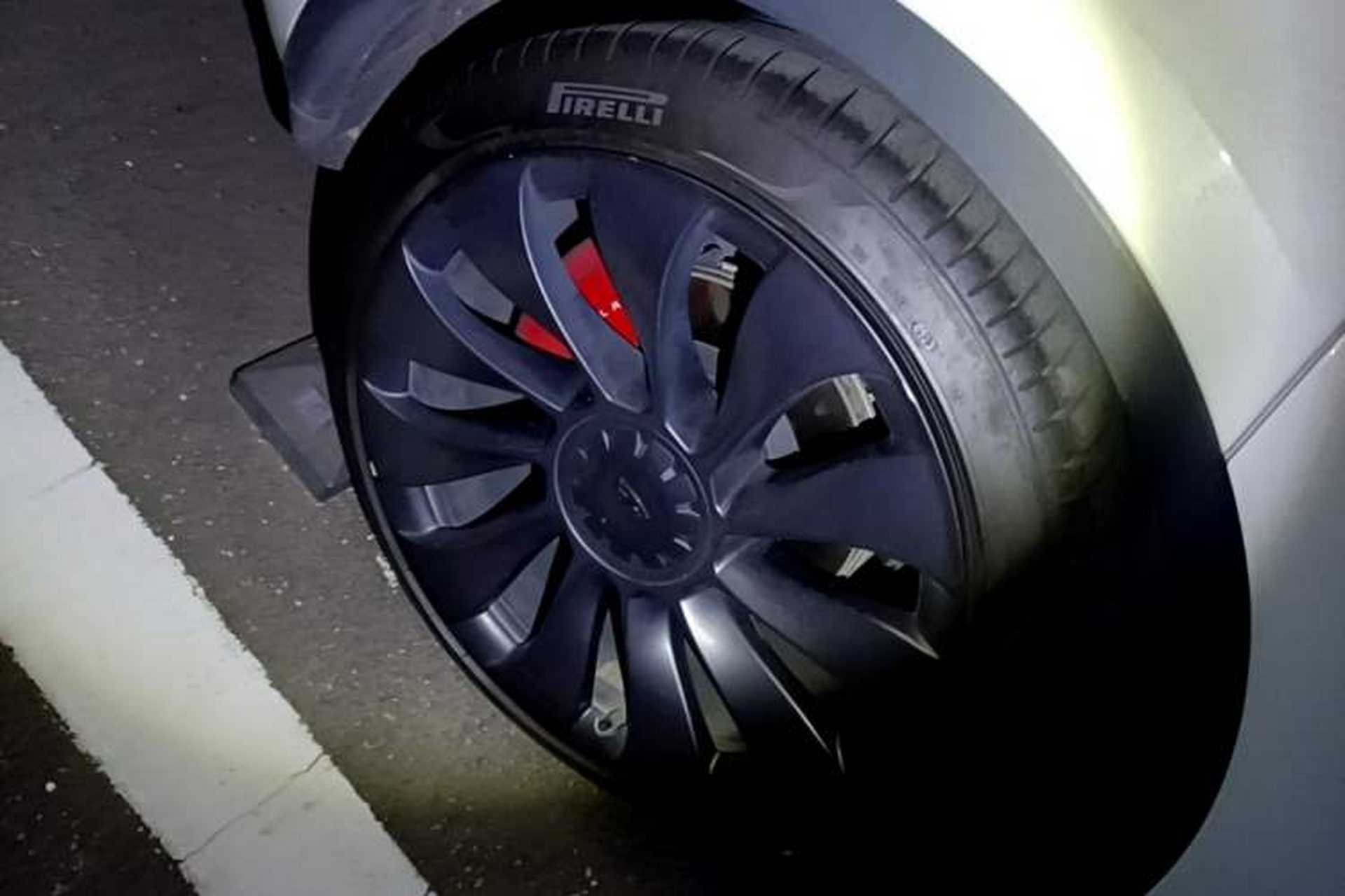Used Tesla Model Y 2022 Performance High-Performance All-Wheel-Drive Version Right Rear Wheel Hub