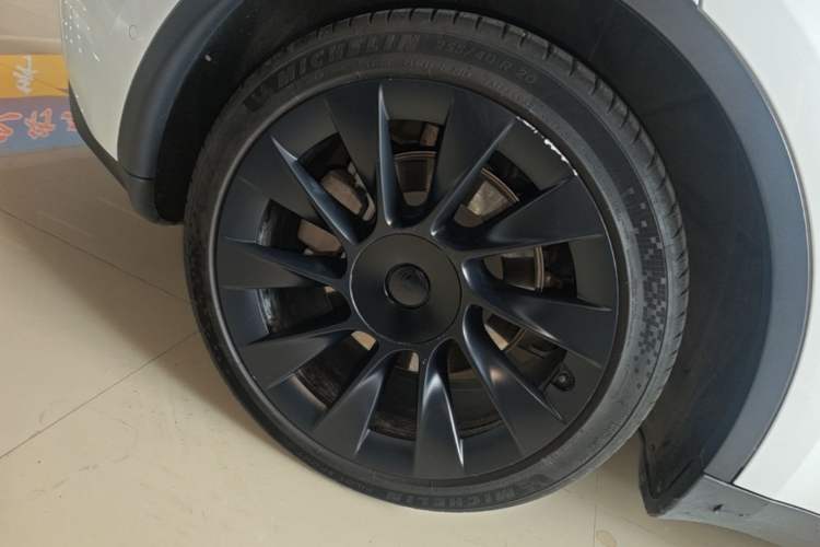 Used Tesla Model Y 2022 Rear-Wheel-Drive Version Right Rear Wheel Hub