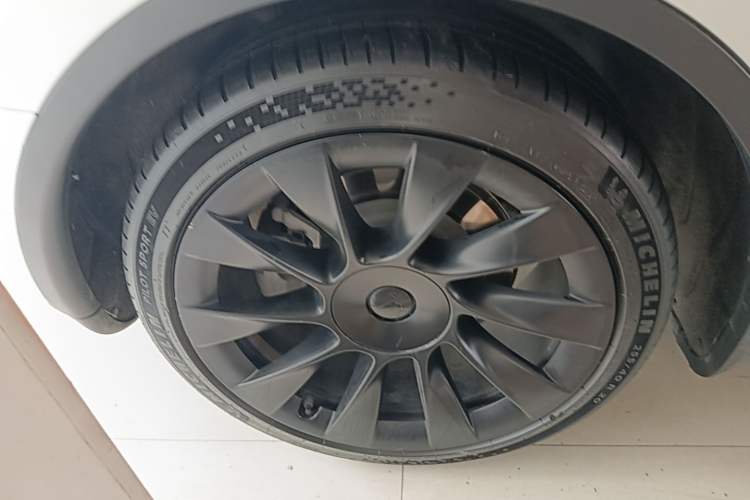 Used Tesla Model Y 2022 Revised Version Rear-Wheel Drive Right Rear Wheel Hub