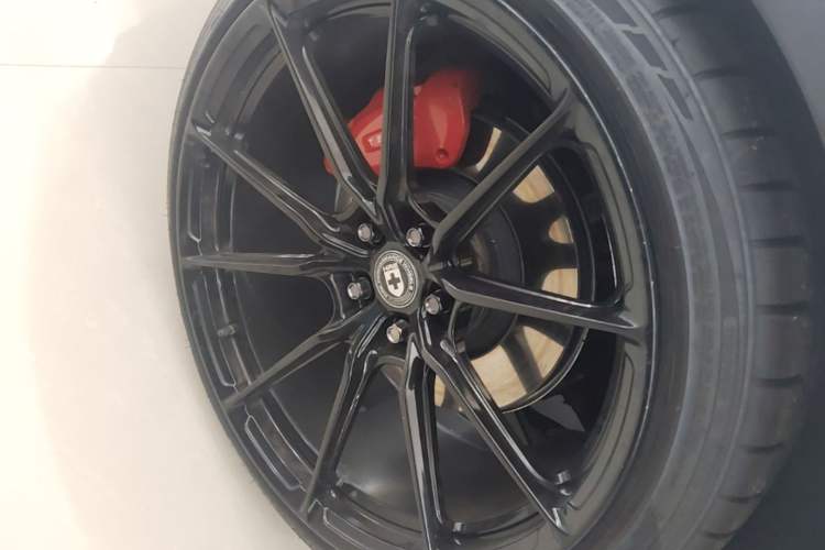 Used Tesla Model Y 2022 Performance High-Performance All-Wheel-Drive Version Right Rear Wheel Hub