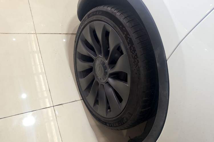 Used Tesla Model Y 2022 Revised Version Rear-Wheel Drive Right Rear Wheel Hub