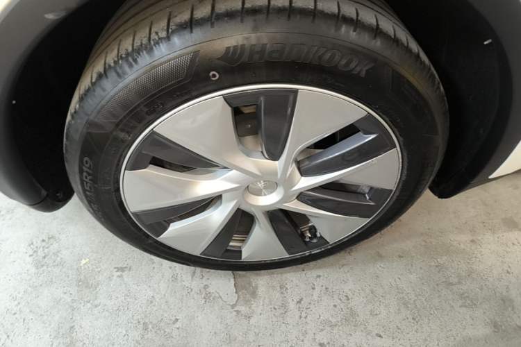 Used Tesla Model Y 2022 Revised Version Rear-Wheel Drive Right Rear Wheel Hub