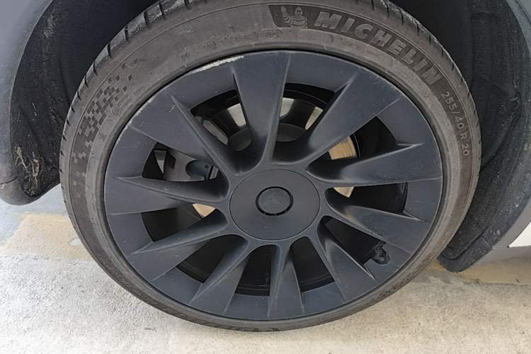 Used Tesla Model Y 2022 Revised Version Rear-Wheel Drive Right Rear Wheel Hub