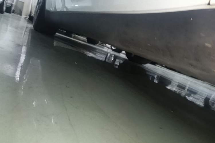 Used Tesla Model Y 2022 Performance High-Performance All-Wheel-Drive Version Right Side Sill
