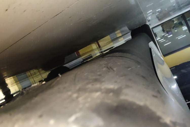 Used Tesla Model Y 2022 Long-Range All-Wheel-Drive Version Right Side Sill