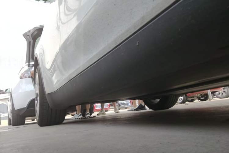 Used Tesla Model Y 2022 Revised Version Long-Range All-Wheel Drive Right Side Sill