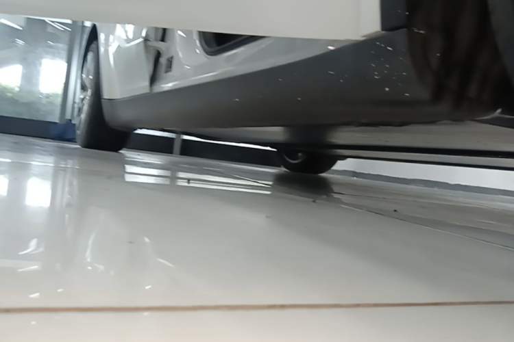 Used Tesla Model Y 2022 Rear-Wheel-Drive Version Right Side Sill