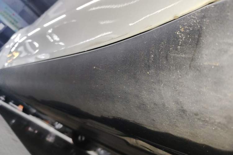 Used Tesla Model Y 2022 Performance High-Performance All-Wheel-Drive Version Right Side Sill