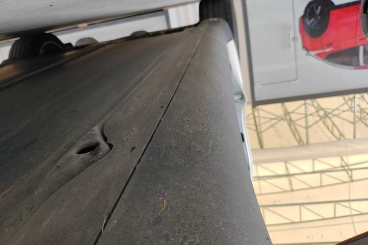 Used Tesla Model Y 2022 Rear-Wheel-Drive Version Right Side Sill