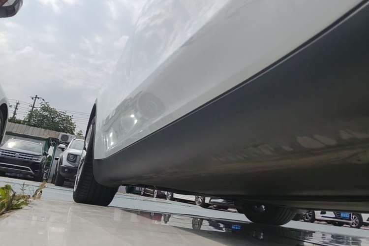 Used Tesla Model Y 2022 Revised Version Rear-Wheel Drive Right Side Sill