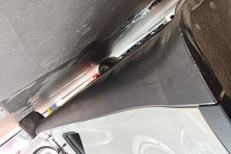 Used Tesla Model Y 2022 Rear-Wheel-Drive Version Right Side Sill