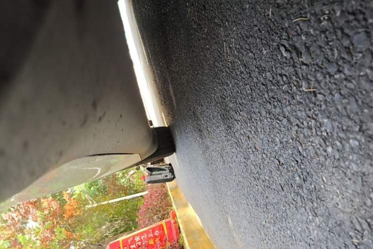 Used Tesla Model Y 2022 Rear-Wheel-Drive Version Right Side Sill