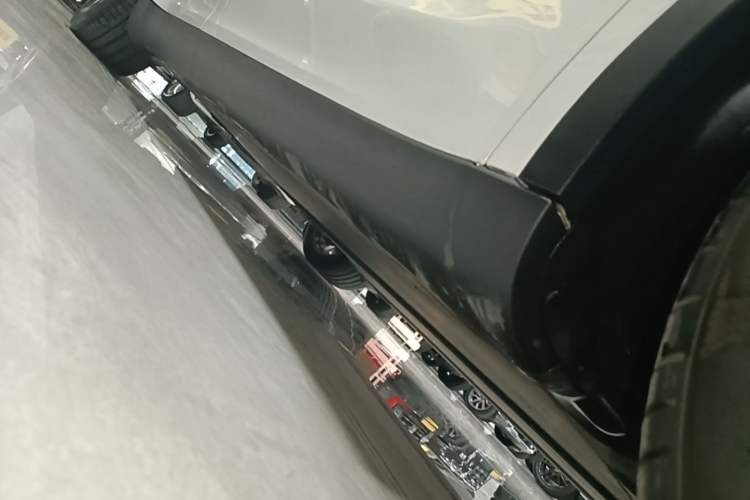 Used Tesla Model Y 2022 Revised Version Rear-Wheel Drive Right Side Sill