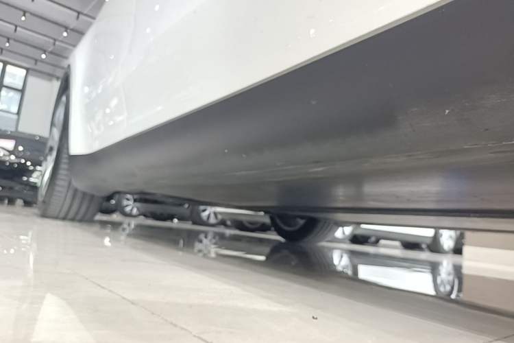 Used Tesla Model Y 2022 Revised Version Rear-Wheel Drive Right Side Sill