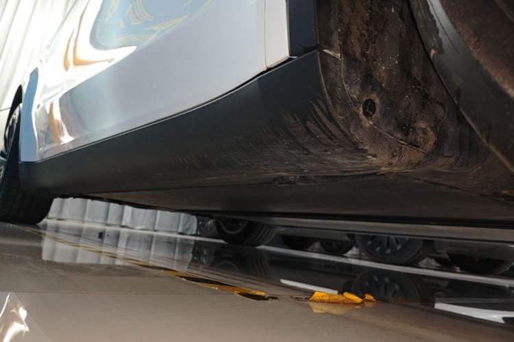 Used Tesla Model Y 2022 Revised Version Long-Range All-Wheel Drive Right Side Sill