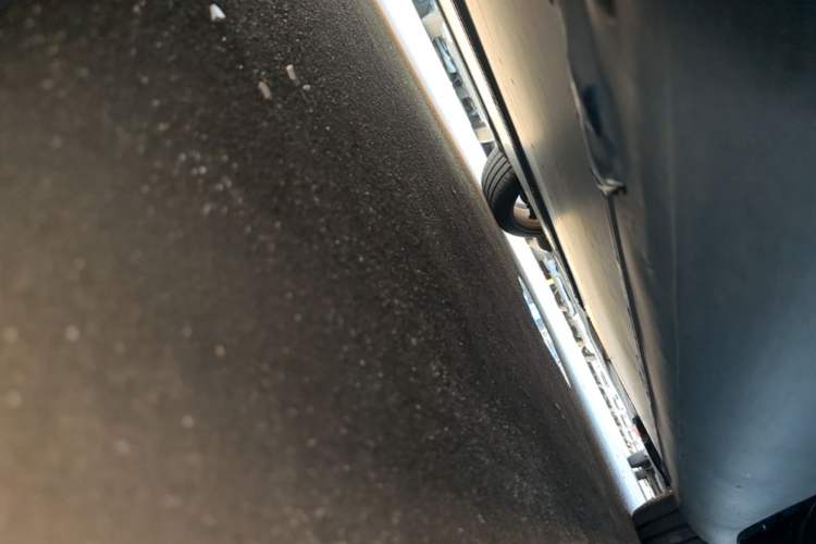 Used Tesla Model Y 2022 Rear-Wheel-Drive Version Right Side Sill