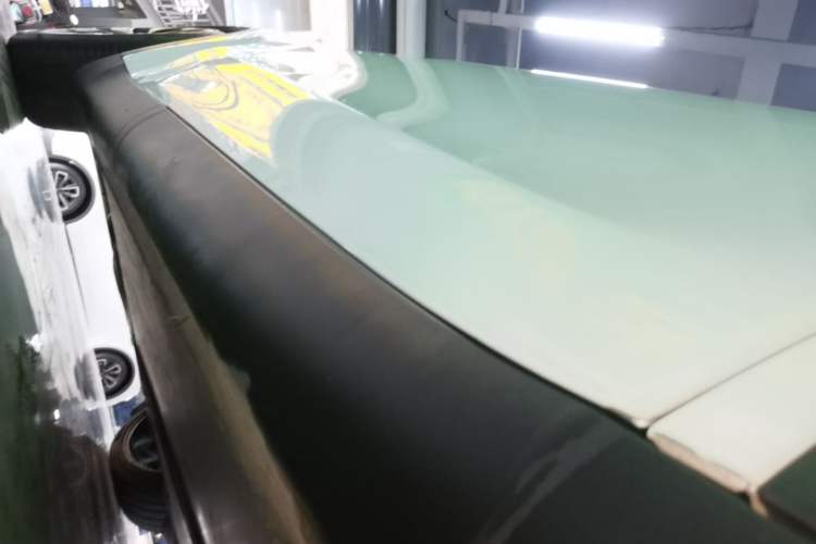 Used Tesla Model Y 2022 Performance High-Performance All-Wheel-Drive Version Right Side Sill