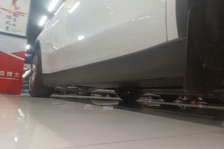 Used Tesla Model Y 2022 Revised Version Long-Range All-Wheel Drive Right Side Sill
