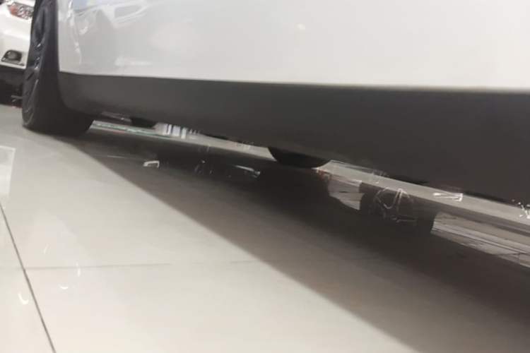 Used Tesla Model Y 2022 Revised Version Long-Range All-Wheel Drive Right Side Sill