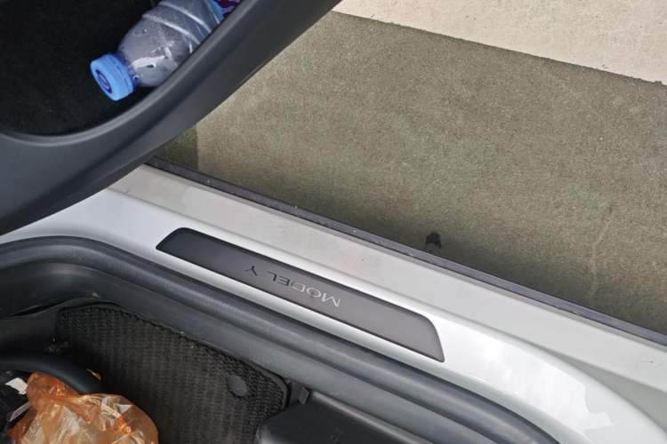 Used Tesla Model Y 2022 Revised Version Long-Range All-Wheel Drive Right Side Sill