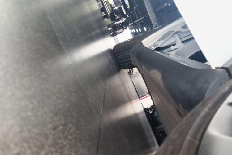 Used Tesla Model Y 2022 Performance High-Performance All-Wheel-Drive Version Right Side Sill