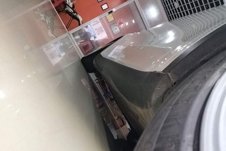 Used Tesla Model Y 2022 Rear-Wheel-Drive Version Right Side Sill
