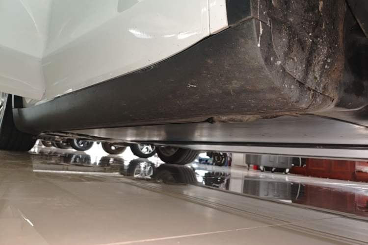 Used Tesla Model Y 2022 Rear-Wheel-Drive Version Right Side Sill