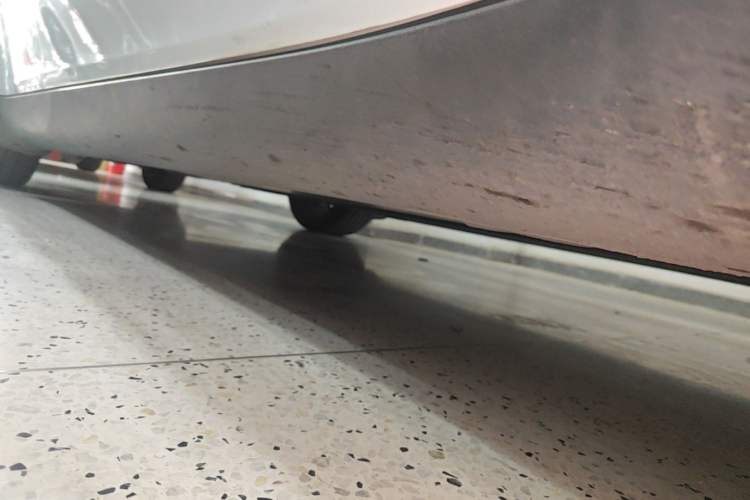 Used Tesla Model Y 2022 Rear-Wheel-Drive Version Right Side Sill