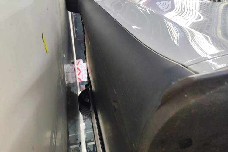 Used Tesla Model Y 2022 Rear-Wheel-Drive Version Right Side Sill