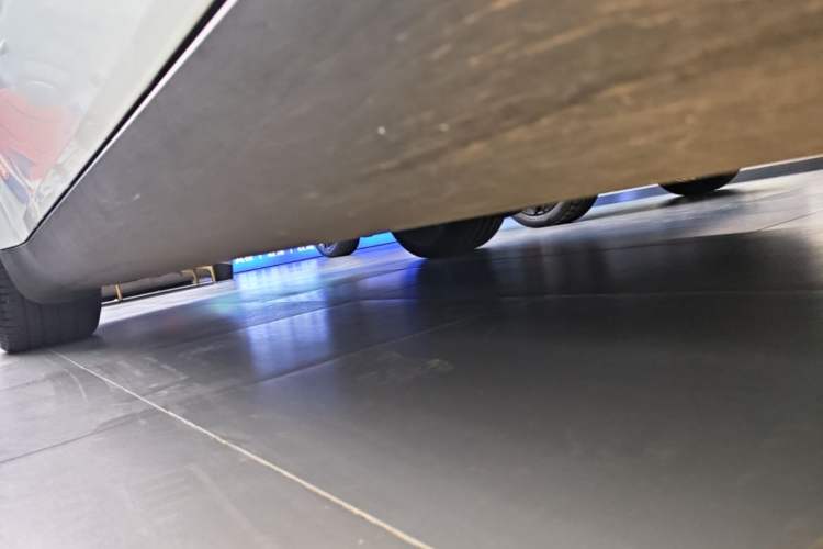 Used Tesla Model Y 2022 Performance High-Performance All-Wheel-Drive Version Right Side Sill