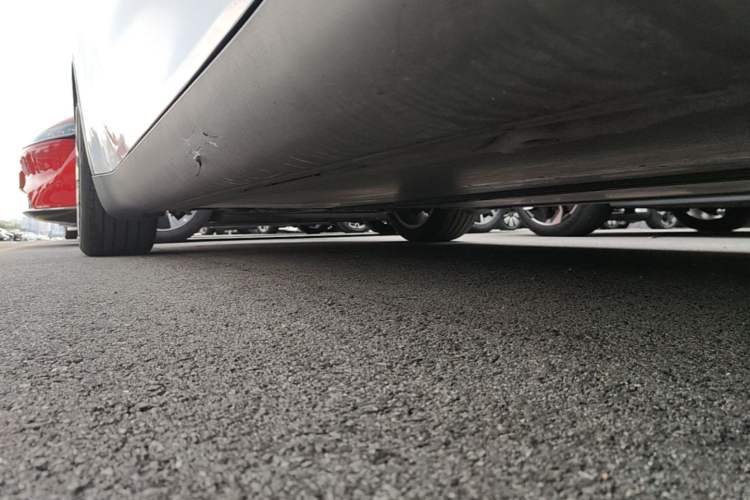 Used Tesla Model Y 2022 Long-Range All-Wheel-Drive Version Right Side Sill