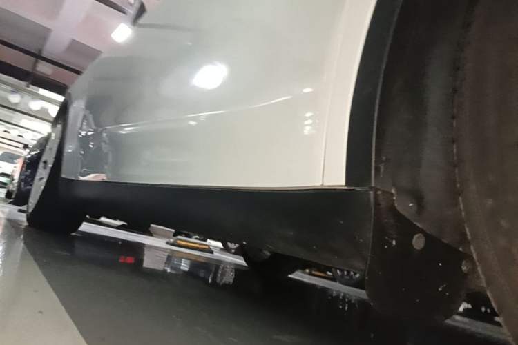 Used Tesla Model Y 2022 Rear-Wheel-Drive Version Right Side Sill