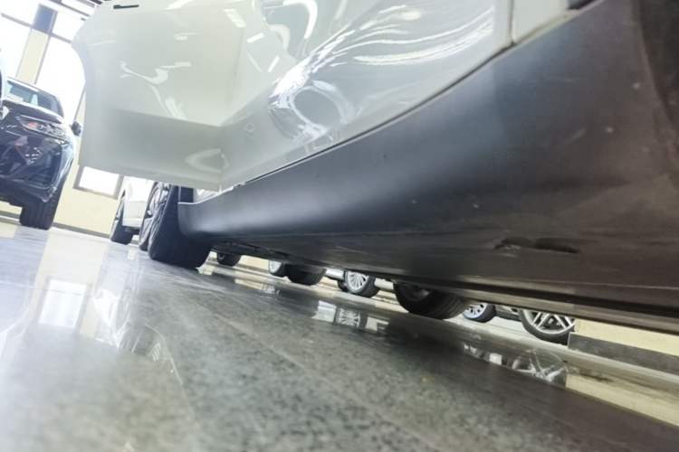 Used Tesla Model Y 2022 Rear-Wheel-Drive Version Right Side Sill