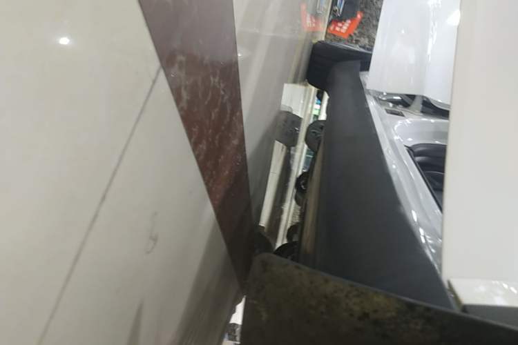 Used Tesla Model Y 2022 Rear-Wheel-Drive Version Right Side Sill