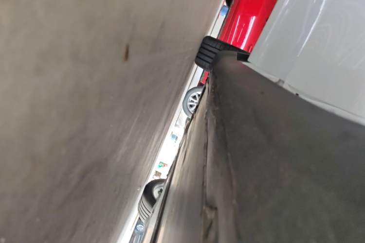 Used Tesla Model Y 2022 Revised Version Long-Range All-Wheel Drive Right Side Sill