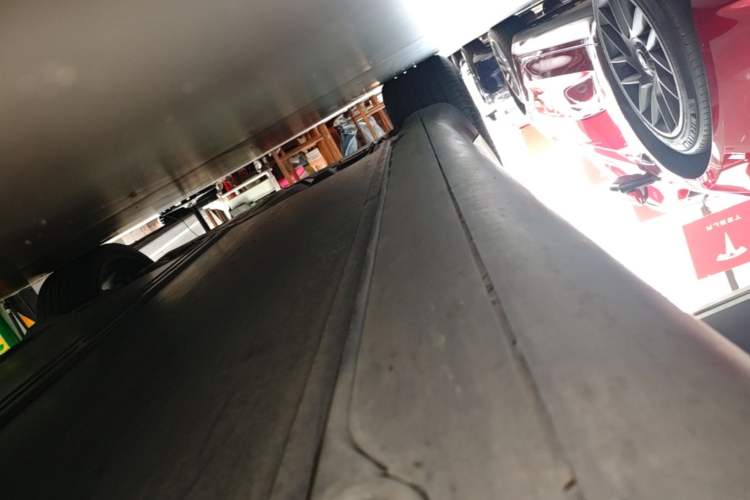 Used Tesla Model Y 2022 Performance High-Performance All-Wheel-Drive Version Right Side Sill