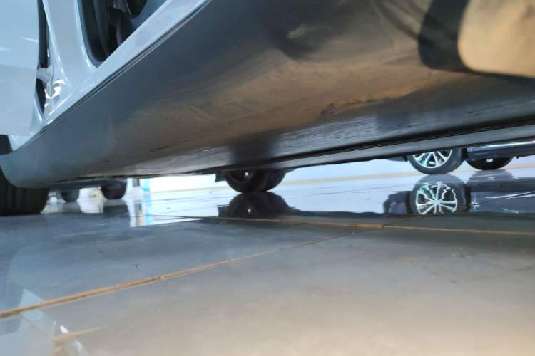 Used Tesla Model Y 2022 Revised Version Rear-Wheel Drive Right Side Sill