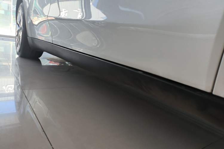 Used Tesla Model Y 2022 Rear-Wheel-Drive Version Right Side Sill