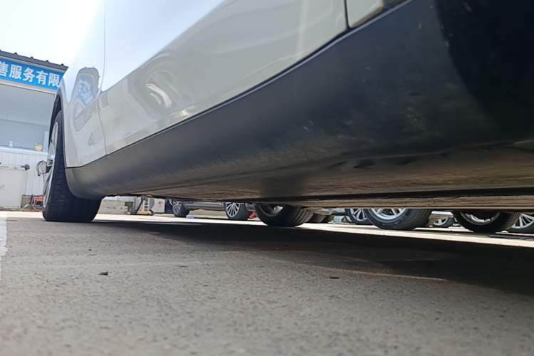 Used Tesla Model Y 2022 Rear-Wheel-Drive Version Right Side Sill
