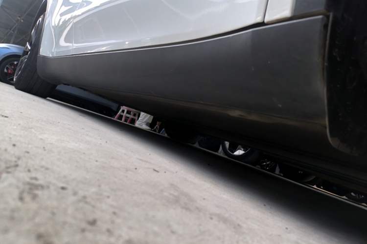 Used Tesla Model Y 2022 Rear-Wheel-Drive Version Right Side Sill