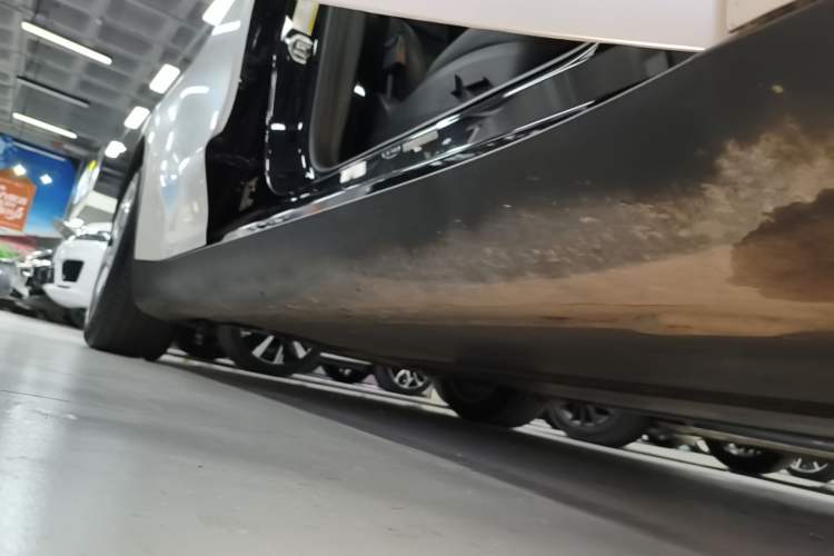 Used Tesla Model Y 2022 Revised Version Long-Range All-Wheel Drive Right Side Sill