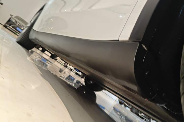 Used Tesla Model Y 2022 Rear-Wheel-Drive Version Right Side Sill