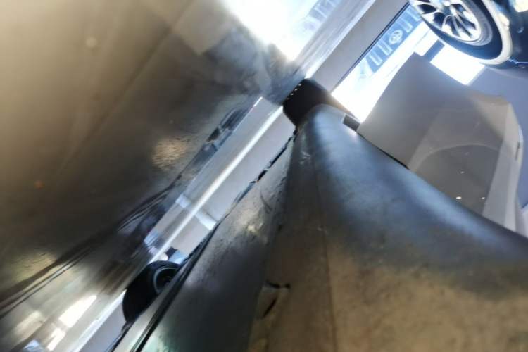 Used Tesla Model Y 2022 Rear-Wheel-Drive Version Right Side Sill