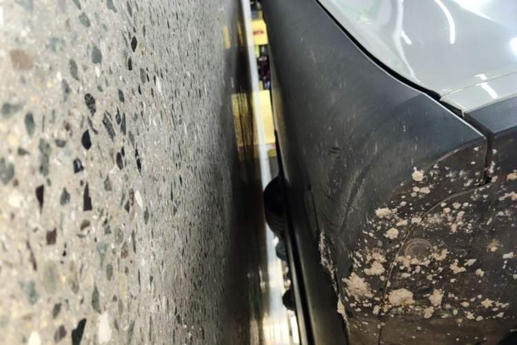 Used Tesla Model Y 2022 Long-Range All-Wheel-Drive Version Right Side Sill