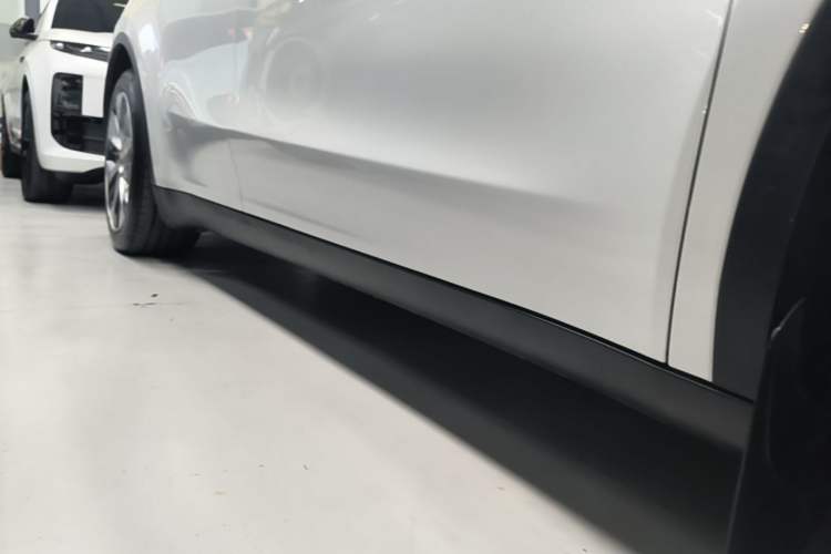 Used Tesla Model Y 2022 Revised Version Rear-Wheel Drive Right Side Sill