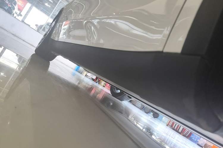 Used Tesla Model Y 2022 Rear-Wheel-Drive Version Right Side Sill
