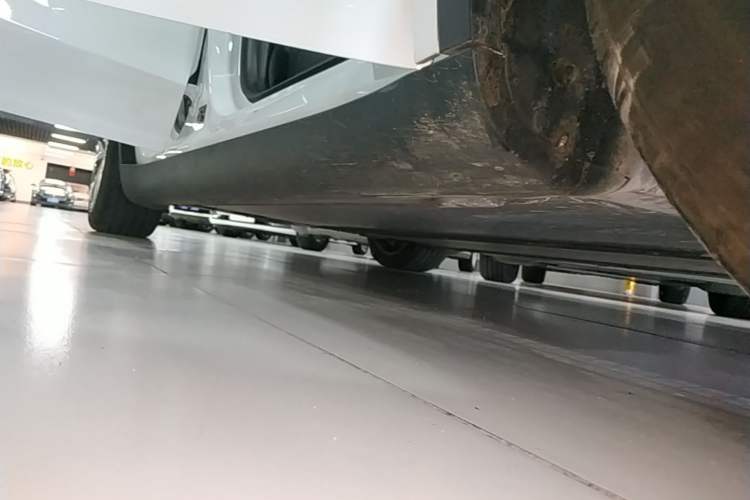 Used Tesla Model Y 2022 Rear-Wheel-Drive Version Right Side Sill