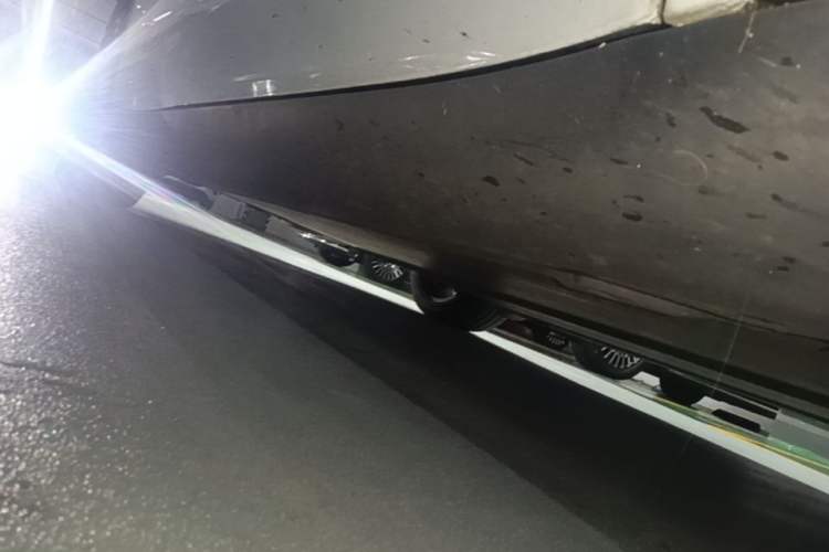 Used Tesla Model Y 2022 Rear-Wheel-Drive Version Right Side Sill