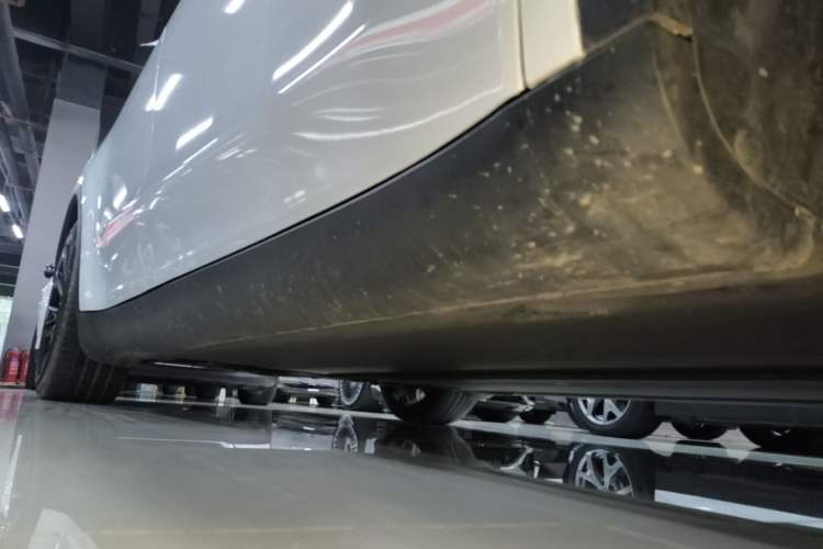 Used Tesla Model Y 2022 Rear-Wheel-Drive Version Right Side Sill